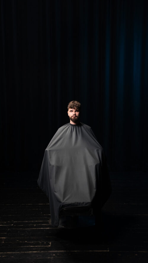 peleryna barberska GALENAcape dla salonu barberskiego