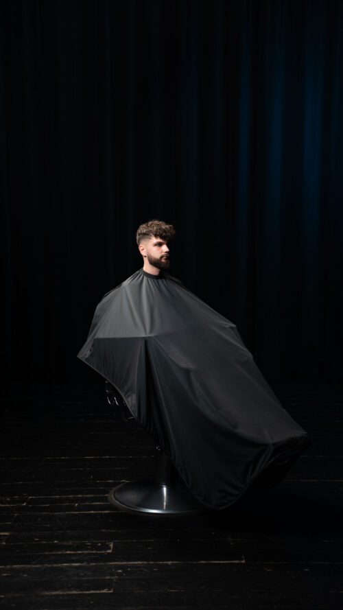 peleryna barberska GALENAcape dla salonu barberskiego